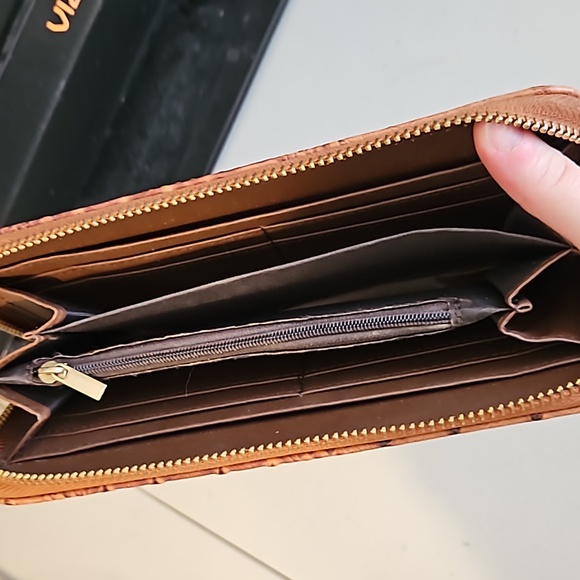 Tanish brown ostrich print Wristlet.  IN EUC - Picture 3 of 4